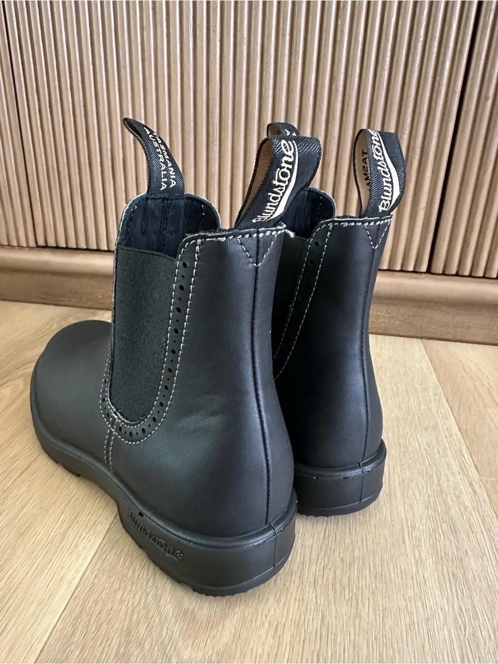 Blundstone 1448 women's high-top Chelsea boots size 7